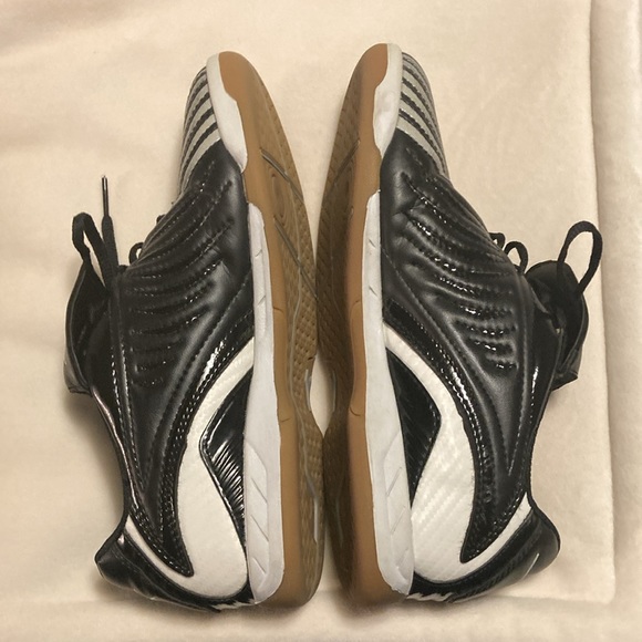 Diadora Indoor Soccer Shoes size 6 men used once - Picture 4 of 4